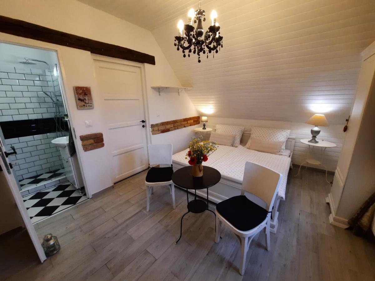 Piac Vendeghaz Hotel Kaptalantoti Bagian luar foto