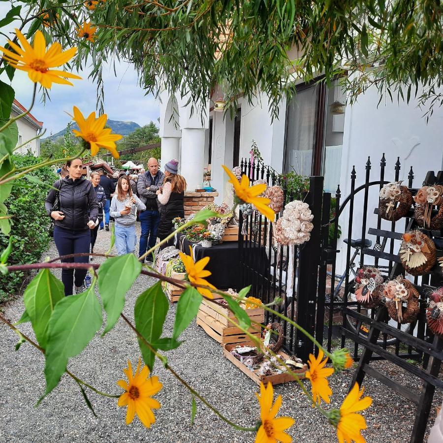 Piac Vendeghaz Hotel Kaptalantoti Bagian luar foto