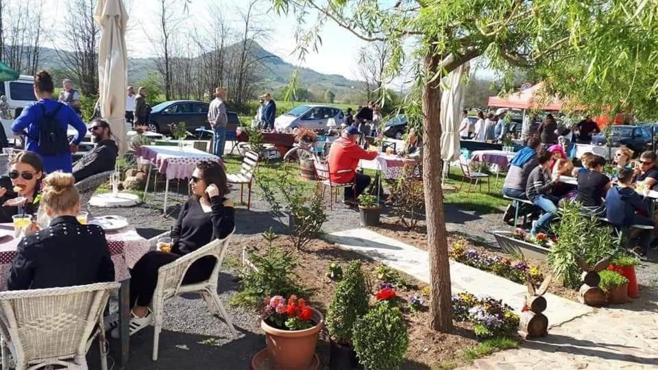 Piac Vendeghaz Hotel Kaptalantoti Bagian luar foto