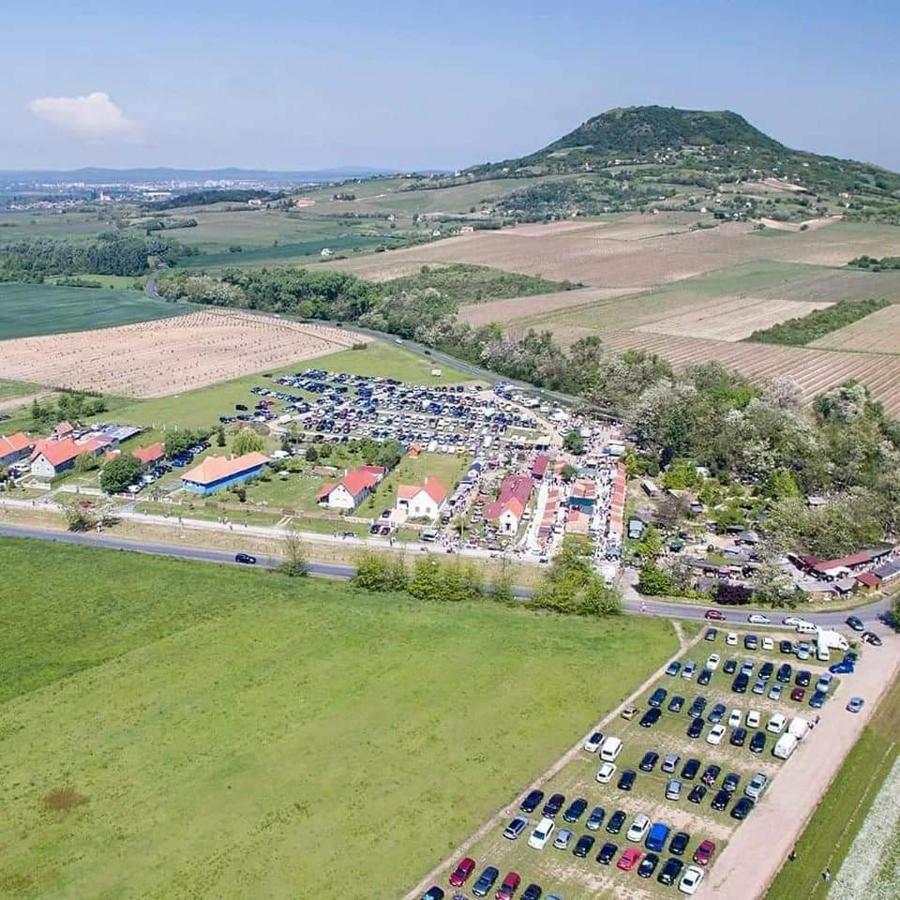 Piac Vendeghaz Hotel Kaptalantoti Bagian luar foto